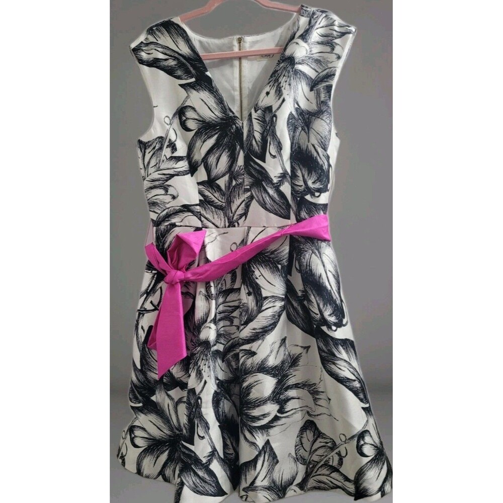 Eliza J White/Black Floral V Neck Sleeveless Dress Sz 12 Contrast Belt Garden